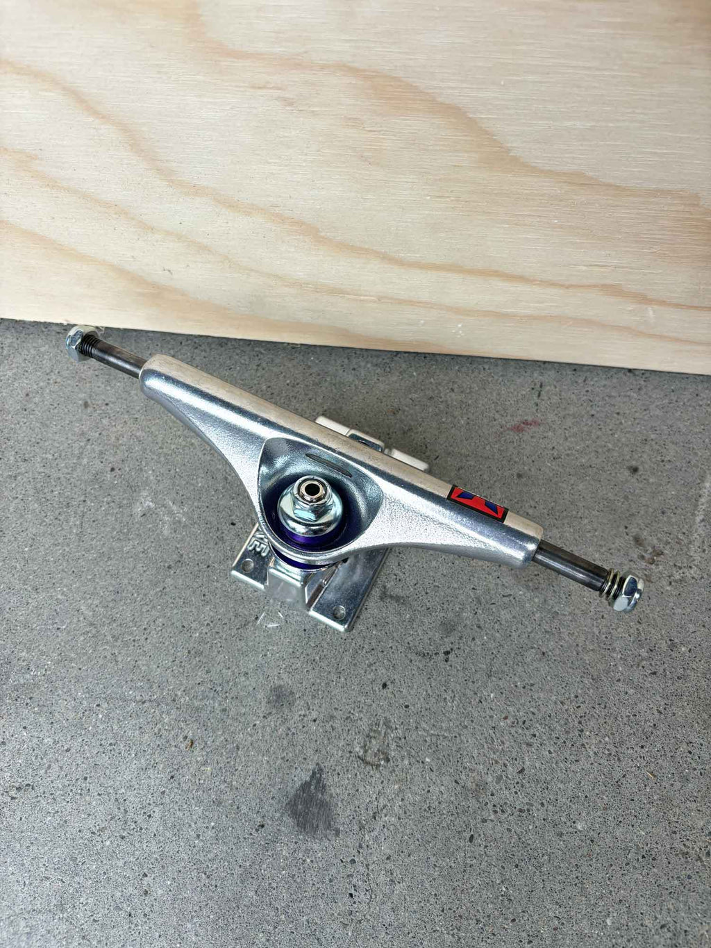 Venture V Hollow Trucks