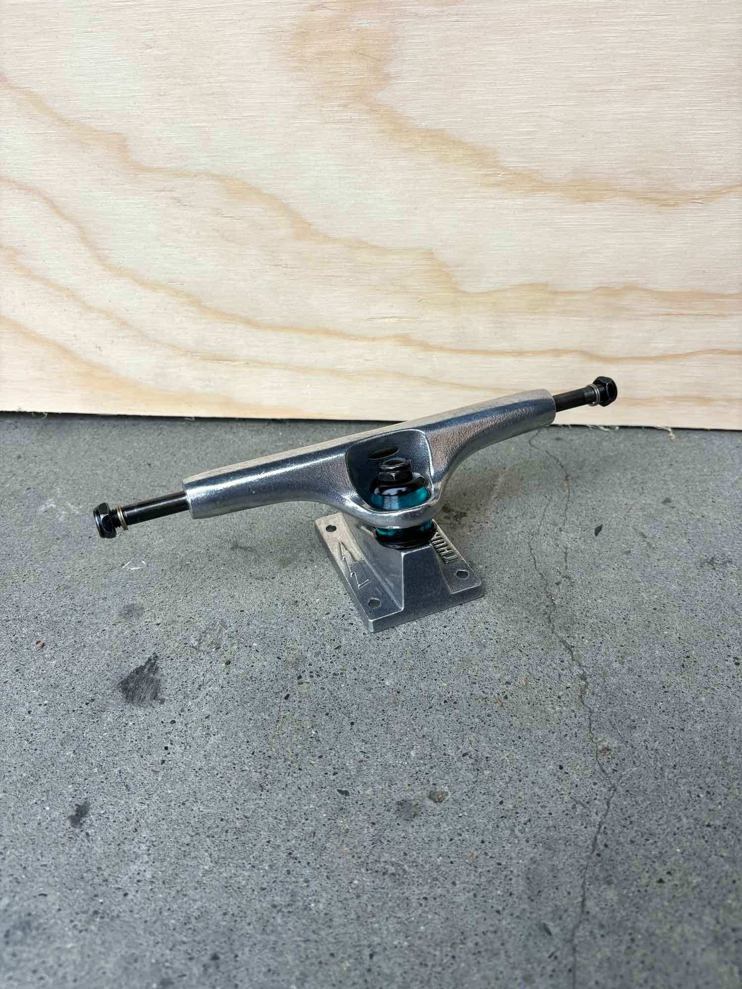 Thunder Team Solid Trucks